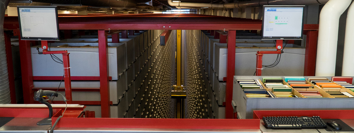 Automated retrieval robot picking up books